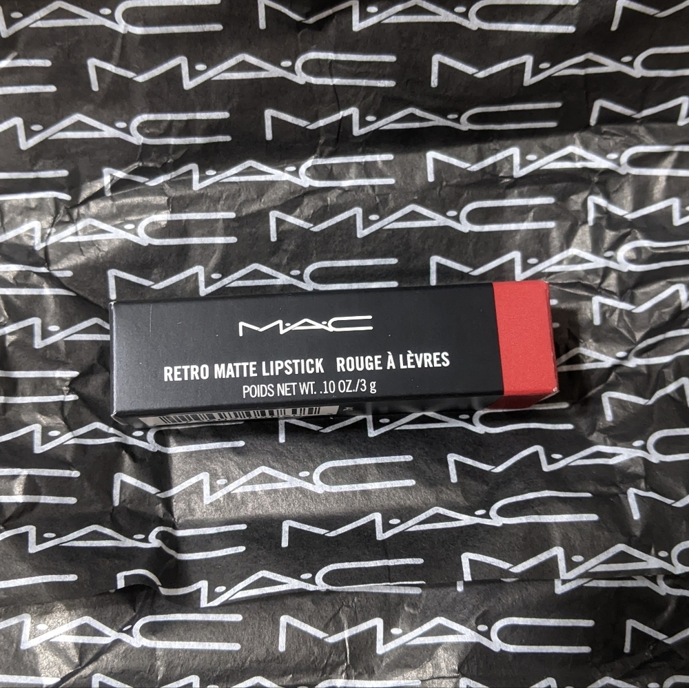 MAC ruby woo matte red lipstick